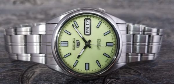 Seiko 5 Automatic Men's watch Stainless Steel Luminar Dial SNKE89