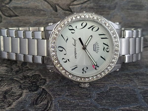 Juicy Couture Women's 1901231 Pedigree Analog Display Quartz Silver Watch