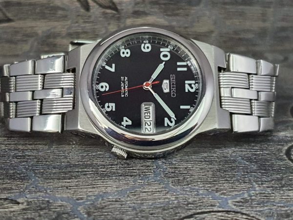 Seiko 5, Automatic 21 jewels, Water Stainless steel, Silver with Black Dial SNY245J_5