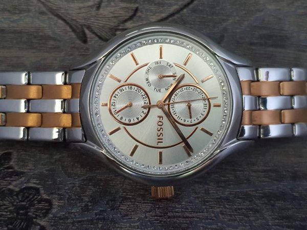 FOSSIL LADIES STAINLESS STEEL ROUND WATCH