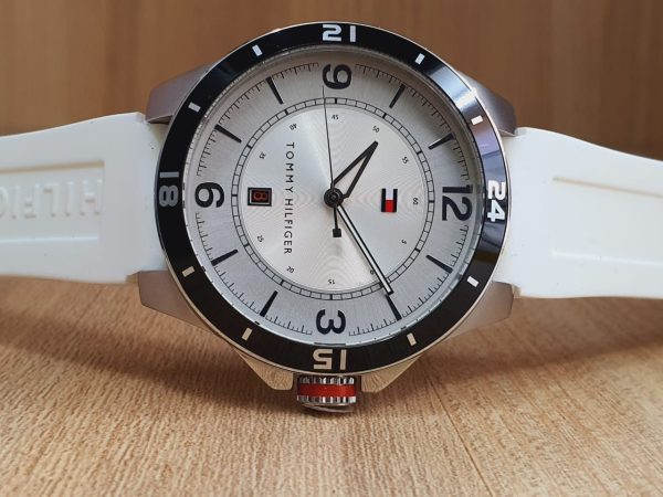 Tommy Hilfiger Men’s Quartz Silicone Strap Silver Dial Watch 1710331
