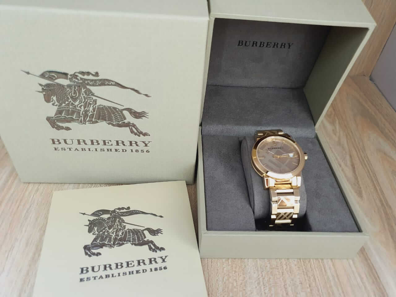 Burberry couple watch deals set