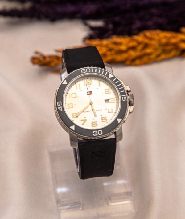 Tommy Hilfiger Men’s Quartz Black Silicone Strap Silver Dial 43mm Watch TH1661371157